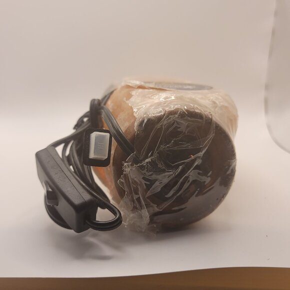 84 Elements Authentic Himalayan Salt Lamp - Picture 8 of 9